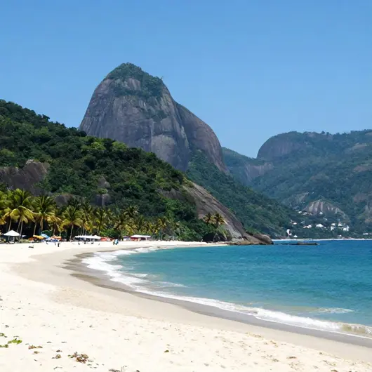 Arraial do Cabo: aluguel por temporada à beira-mar