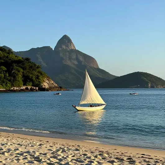 Passeio de Barco em Arraial do Cabo: Uma Aventura Imperdível